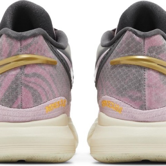 Kyrie 8 'All-Star' Women’s 11 NWT - Picture 9 of 16